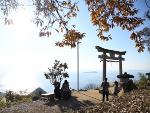 高屋神社「天空の鳥居」