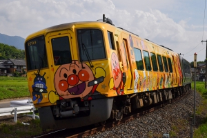【アンパンマン列車】元気もらえる黄色と赤色の列車が「土讃線」を毎日運航中♪