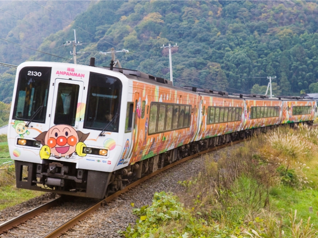 週末は特急列車が乗り放題でお得な秋旅！！