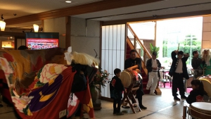 每年10月的獅子舞表演再度來到紅梅亭大廳囉！