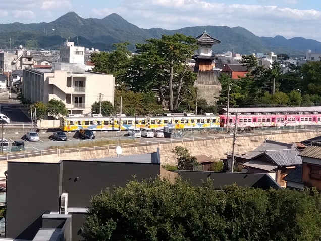「ことでん」が見えるお部屋で過ごす、ちょっと特別な琴平時間🚃